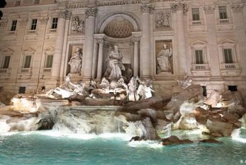 Fontana Di Trevi: colocarán una barrera para contener a los turistas