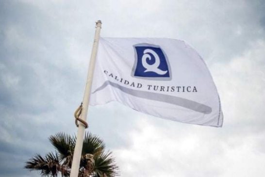 España: Banderas Calidad a playas y puertos