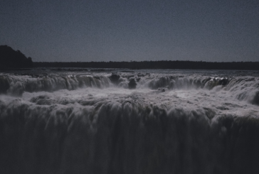 La magia de Iguazú bajo la luz de la luna llena