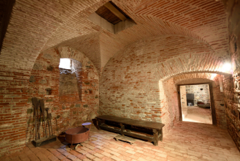 Una cripta de 300 años que irrumpe en el paisaje urbano