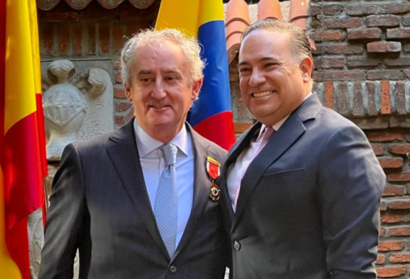 El cántabro Tomás Cobo recibe a la Orden Nacional