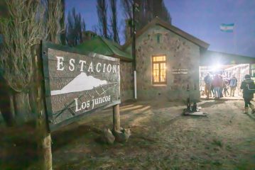 En Río Negro, el servicio ferroviario nocturno sigue cautivando a turistas de la cordillera