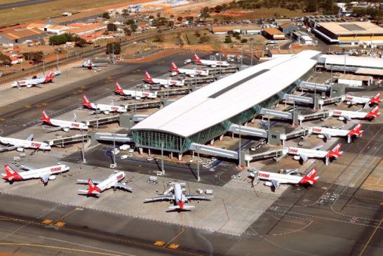 Fuerte campaña en el aeropuerto de Brasilia.