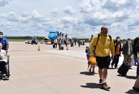 Llegó el primer vuelo al aeropuerto de Conlara