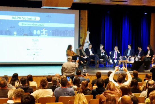 Scioli participó en el primer summit de la industria de parques de diversiones